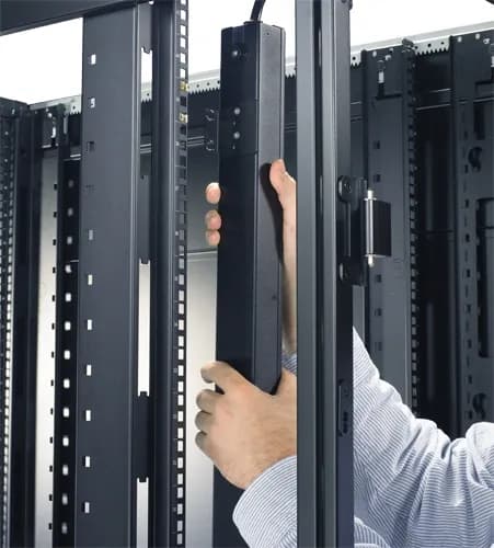 APC Basic Rack 1.92kVA unidad de distribución de energía (PDUs) Negro 4