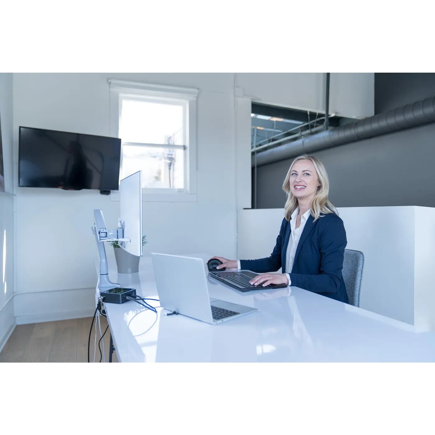 Kensington Brazo SmartFit® de altura ajustable con control One Touch h 18