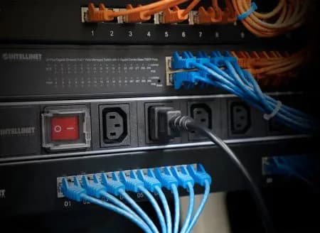 Manhattan Cable de alimentación divisor en Y, un conector C14 a 2 x C1 6