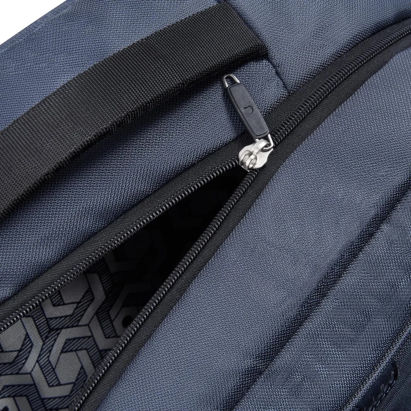 DELSEY MALETA EASY TRIP SUAVE 20 PULG AZUL ANTRACITA TIPO BACKPACK 5