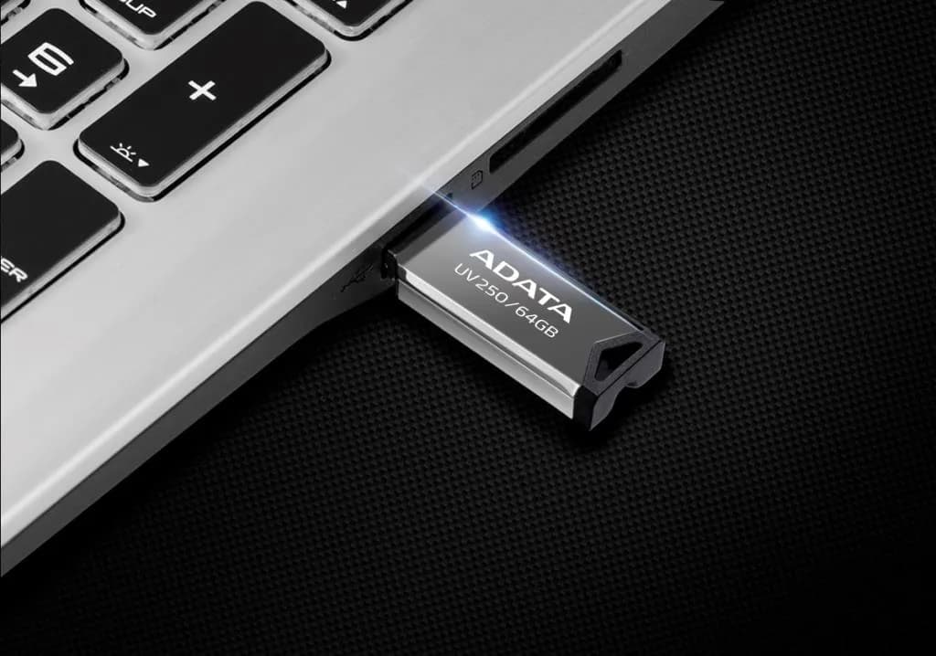MEMORIA USB ADATA AUV250-32G-RBK 32GB PLATA 2.0 5