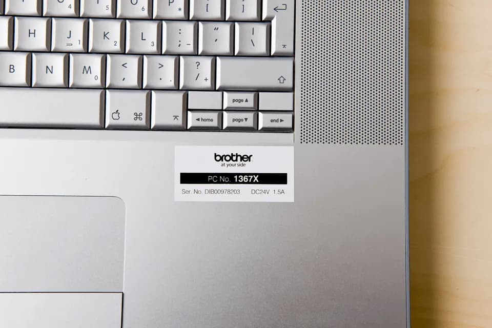 Brother TZE-251 cinta para impresora de etiquetas Negro sobre blanco 2