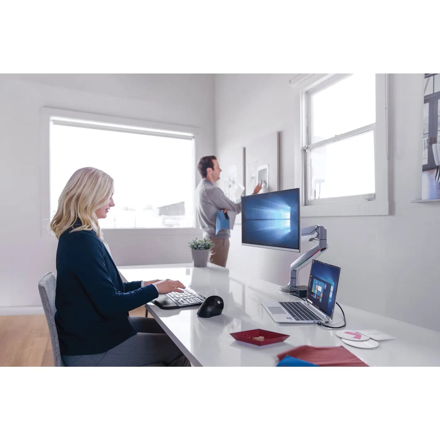 Kensington Brazo SmartFit® de altura ajustable con control One Touch h 19