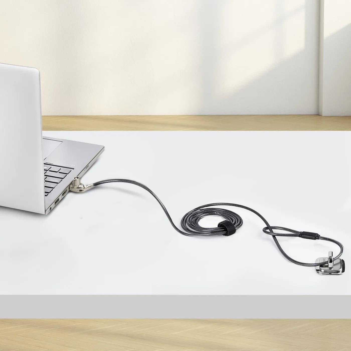 StarTech.com Cable de Seguridad Delgado para Laptop Compatible con Nob 9