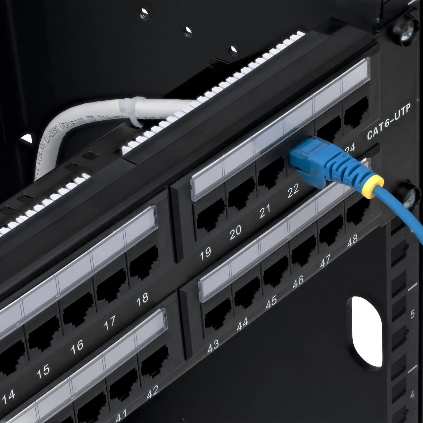 StarTech.com Panel de Parcheo 2U de 48 Puertos Cat6 RJ45 de Montaje en 5