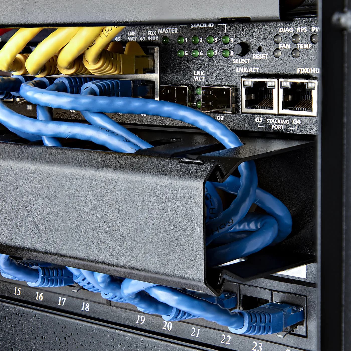 StarTech.com Panel Canaleta 1U de Gestión de Cables para Rack de Condu 6