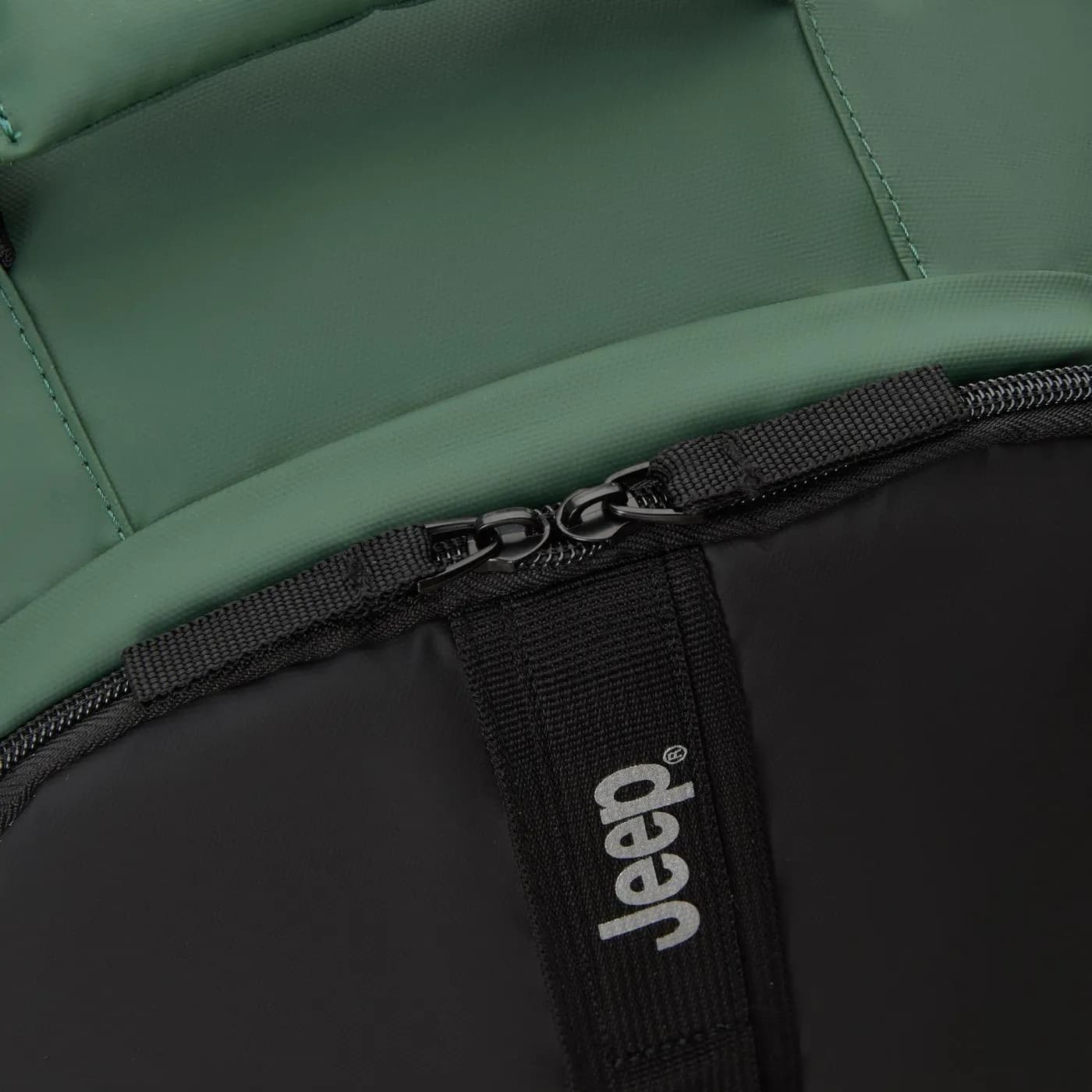 JEEP MOCHILA VERSATIL 15 PULG. VERDE 4