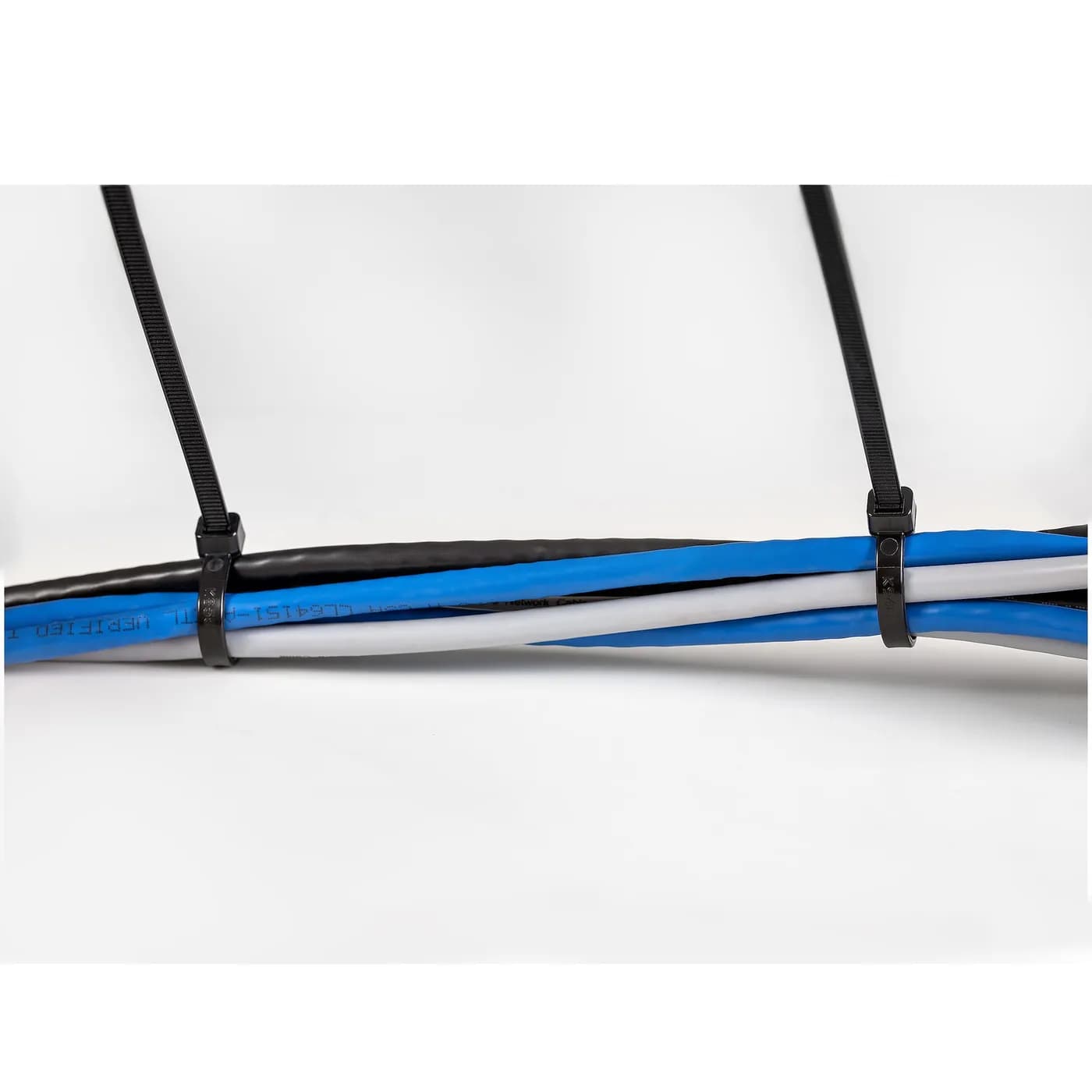 StarTech.com Cinchos Sujetacables de 25 cm - 4 mm de Ancho, 68 mm de D 4