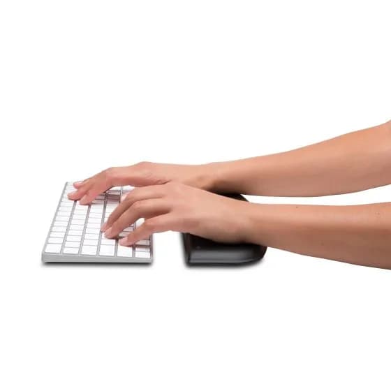 Kensington ErgoSoft™ Wrist Rest for Slim, Compact Keyboards 2