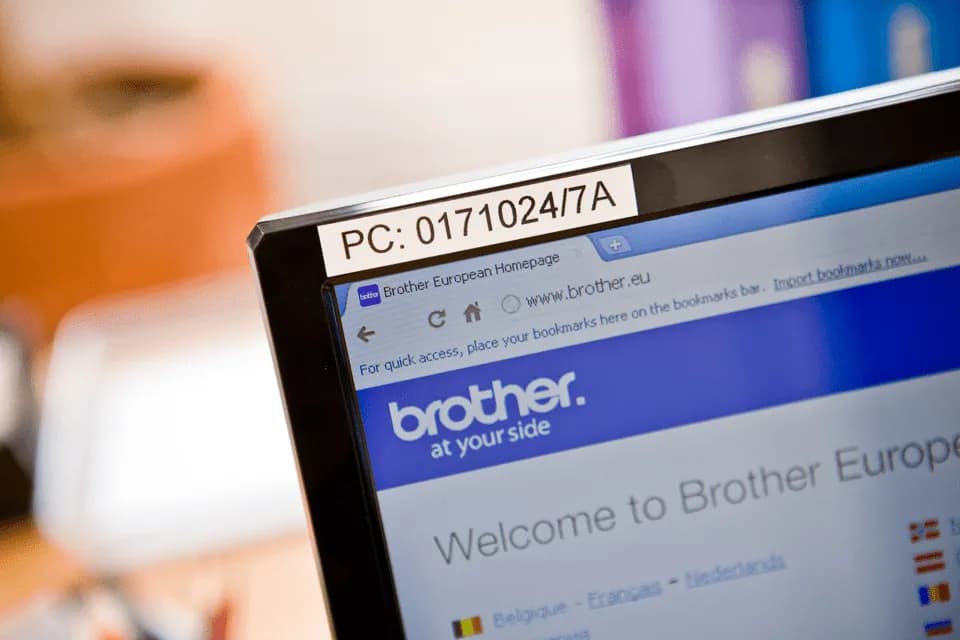 Brother TZE-231 cinta para impresora de etiquetas Negro sobre blanco 2