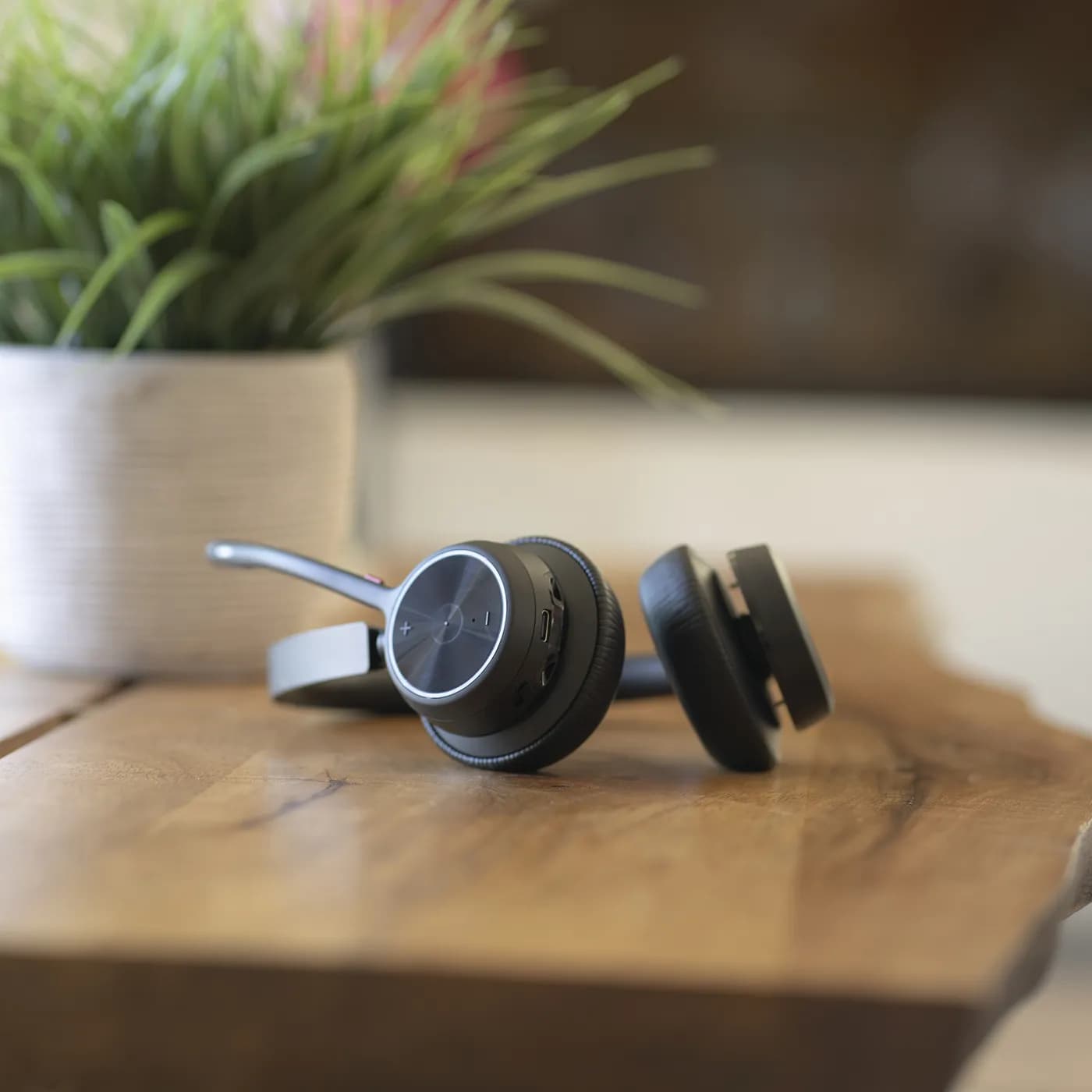 HP Poly Auriculares USB-A estéreo Poly Voyager 4320 UC + adaptador USB 5