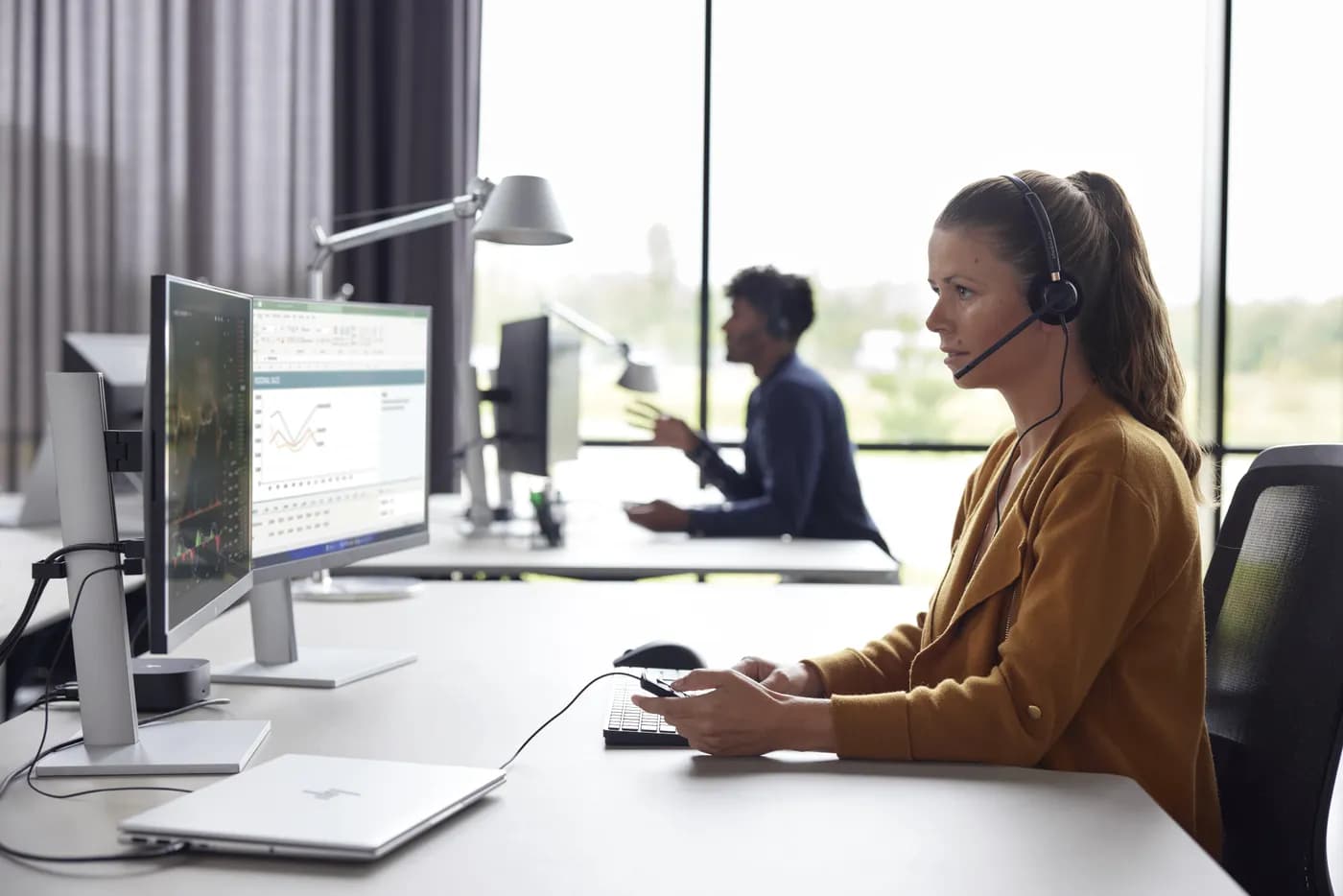 HP Poly EncorePro 520 con auriculares biaurales TAA Quick Disconnect 2