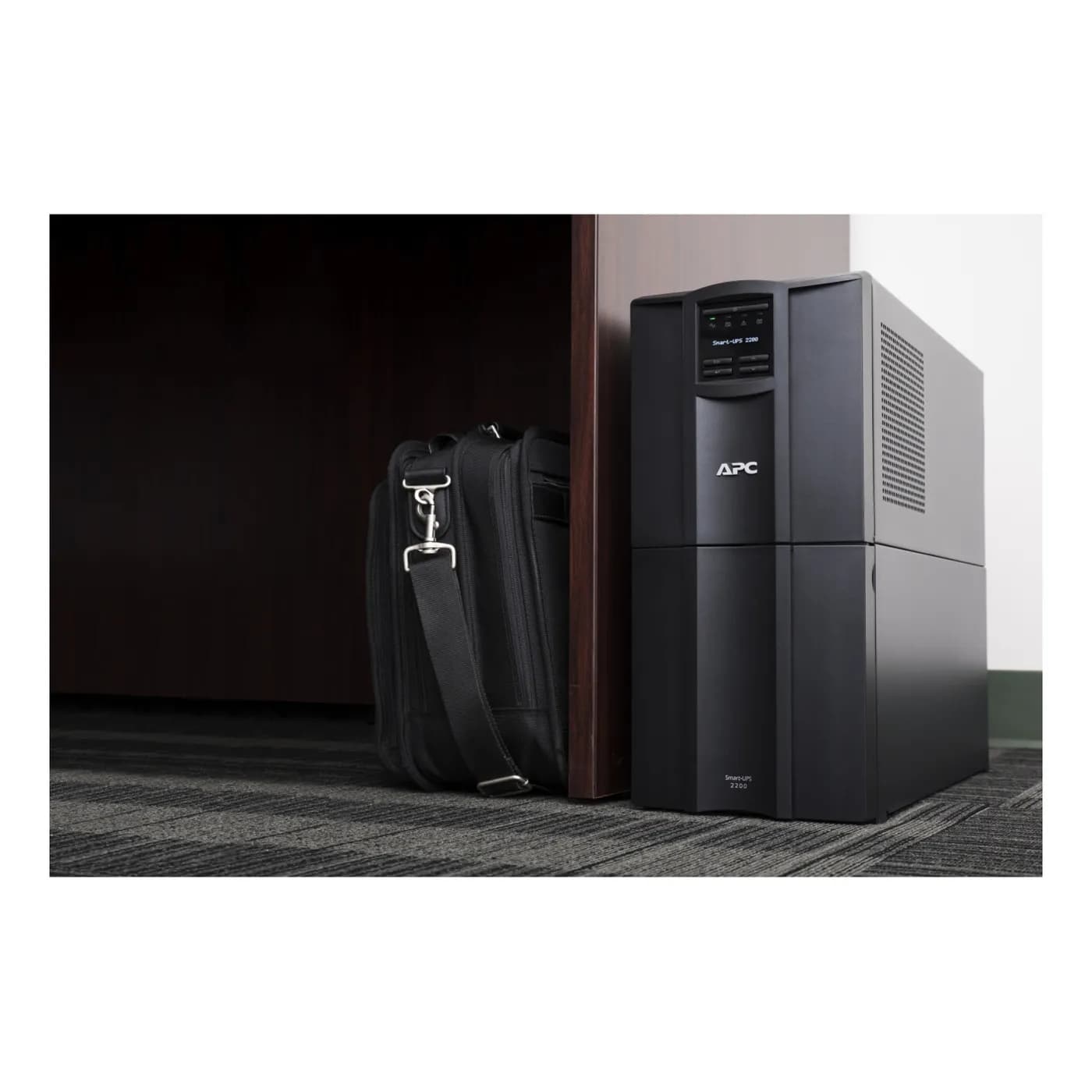 APC SMT2200C sistema de alimentación ininterrumpida (UPS) Línea intera 2