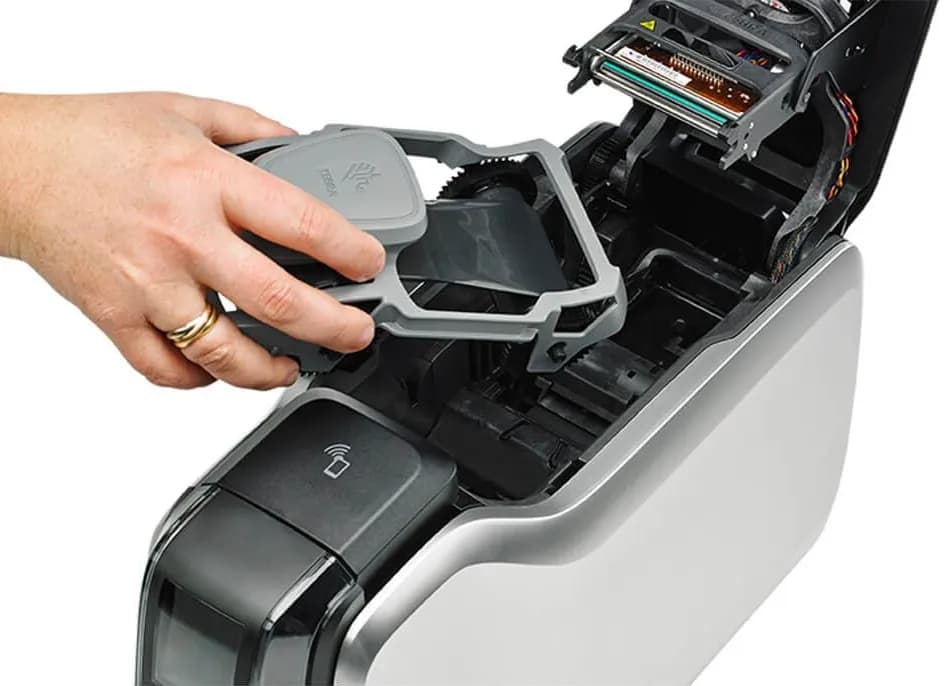 Zebra ZC300 impresora de tarjeta plástica Pintar por sublimación/Trans 4