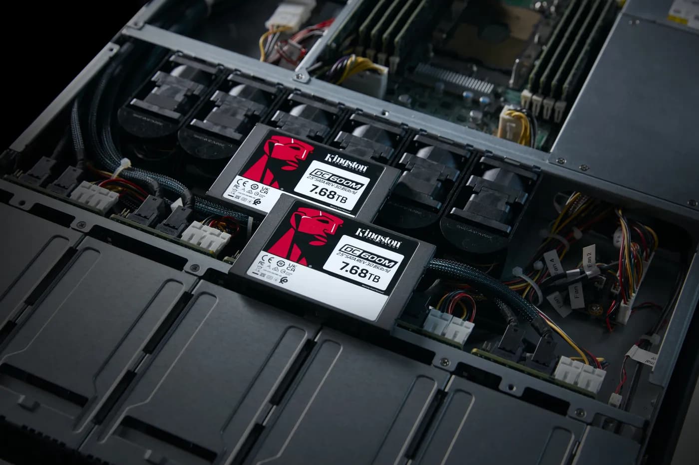 Kingston Technology DC600M 7.68 TB 2.5" Serial ATA III 3D TLC NAND 5