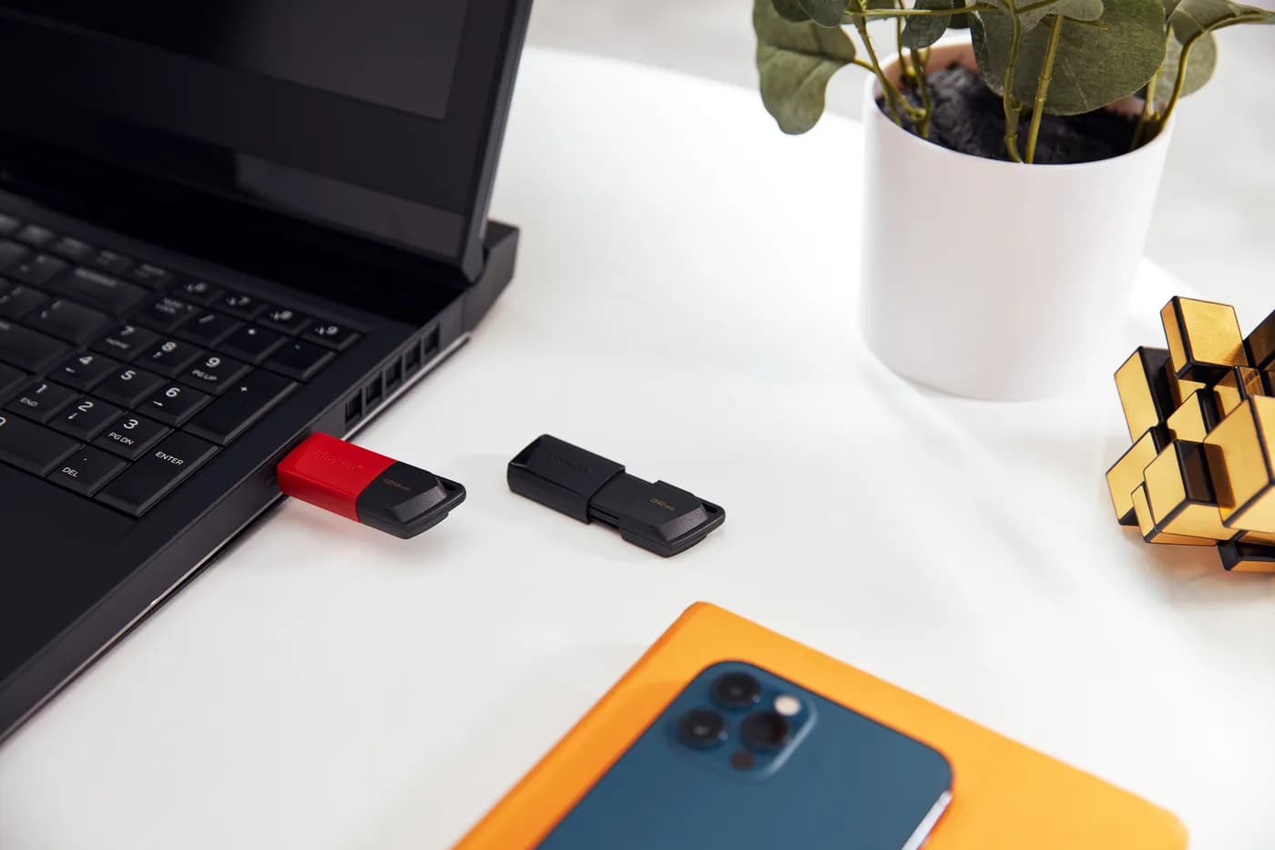 128GB USB3.2 Gen1 DataTraveler Exodia M 14