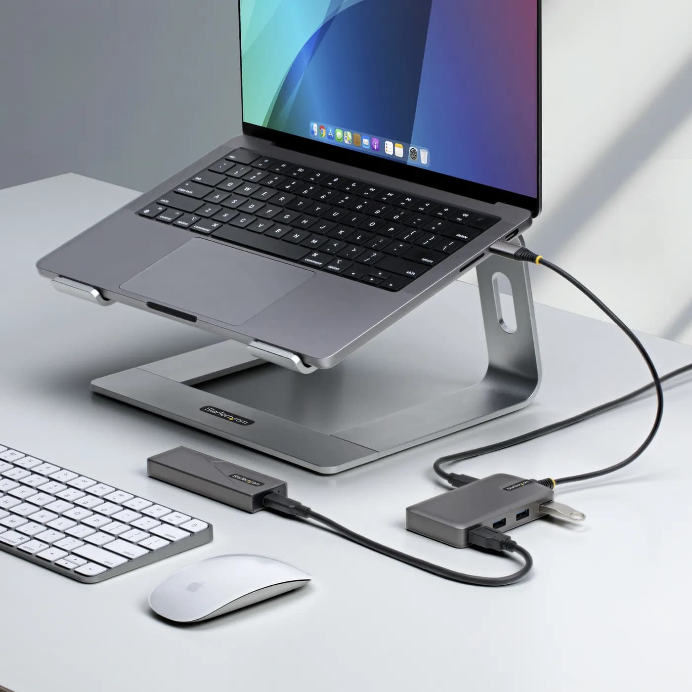 StarTech.com Hub USB de 4 Puertos USBA - USB 3.0 de 5Gbps - Alimentado 8