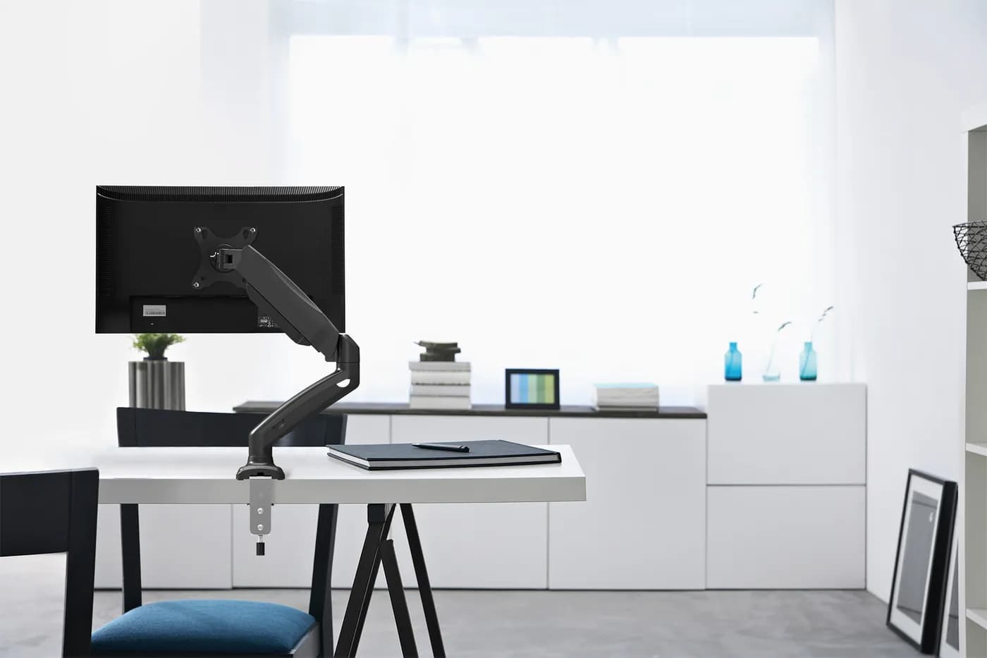 Manhattan Soporte de aluminio con pistón de gas para un monitor 13